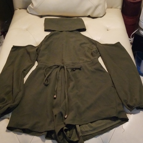 lexi drew Other - Lexi Drew green Romper sz Large